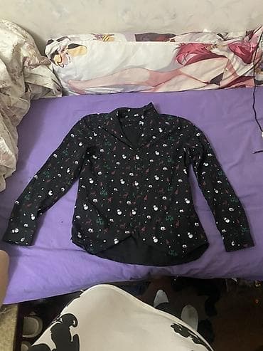 Kurtkalar: Qara rəngli kişi köynəyi – həndəsi və Yeni il tematik naxışlarla. -Lc — 1