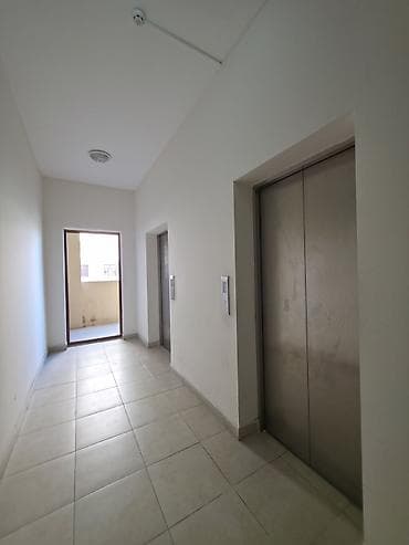 Mənzillər: Bakıxanov qəs., 2 otaqlı, Yeni tikili, m. Neftçilər, 52 kv. m — 4