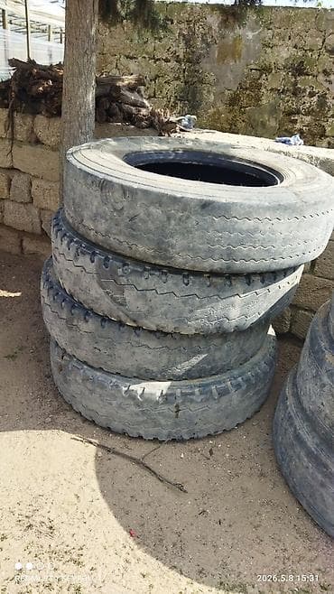 04 maşınlar: Yük avtomobili üçün təkərlər dəsti - Ölçü: 11R22.5 (şinin üzərində — 4