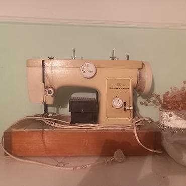met: Çayka 132M elektrik tikiş maşını - Mexaniki-elektrik tipli, stolüstü — 1