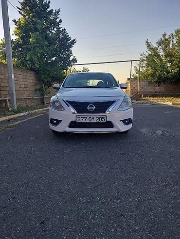 vaz 2106 abilsofka: Nissan Sunny sedan – ağ rəng, AZ nömrə nişanı ilə. Şəhər üçün — 1
