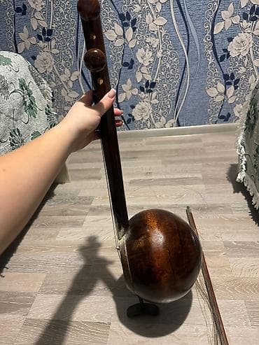 Книги и журналы: Kamança – milli simli-yaylı musiqi aləti Xüsusiyyətlər: - Klassik — 2