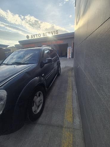 kvadrosikl satisi: SsangYong Rexton, qara rəng, 5 qapılı SUV. Texniki və dizayn — 5