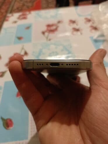 Fly: IPhone 15 Pro, Natural Titanium — 2