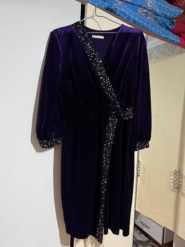 Məhsul: Qadın paltarı - Material: Yumşaq, parıltılı məxmər - Rəng