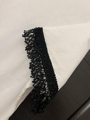 ZARA qolları muncuqlu tişört. ölçüsü m-dir S M razmere olur az