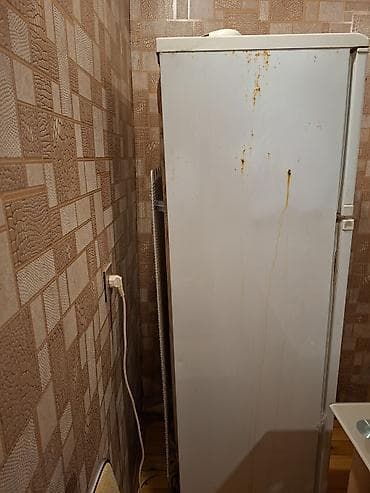 airpods satisi: İkiqapılı soyuducu – üstdə dondurucu, altda əsas kamera. Klassik ağ — 3