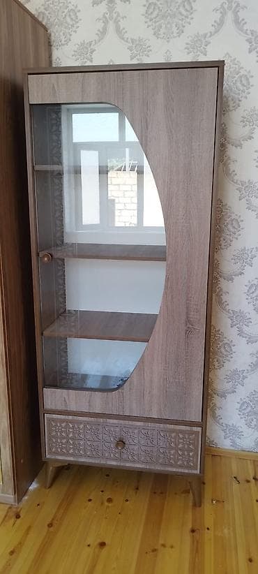 Qonaq otağı üçün iki qapılı qorka satılır.Yaninda tək qapılı kunclukde