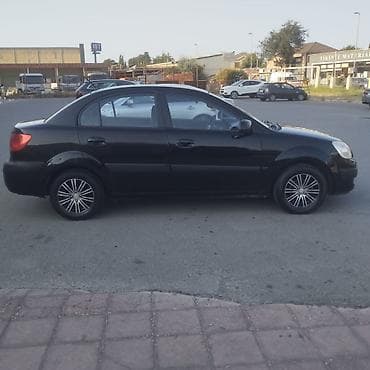 mini cooper 2009: Kia Rio: 1.4 l | 2008 il Sedan — 3