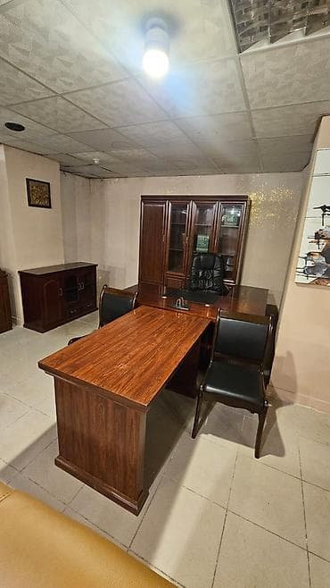 🩸 MAYA 7545 – Vitrin malı 🩸 Ofis mebeli dəsti: - Geniş iş masası +