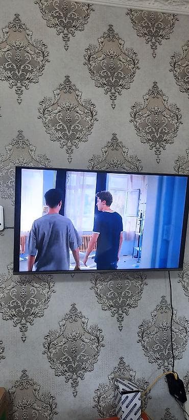son model tv: Divara quraşdırılmış düz ekran televizor - Ekran tipi: LED/LCD düz — 1