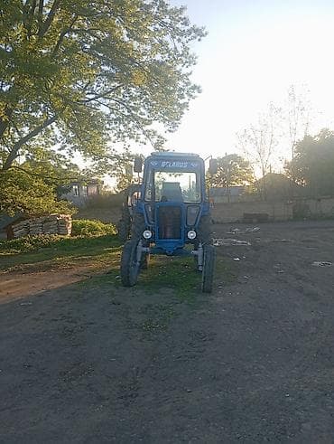 dizel generatorlar: Məhsul: Belarus markalı təkərli traktor Xüsusiyyətlər: - Korpus: mavi — 2