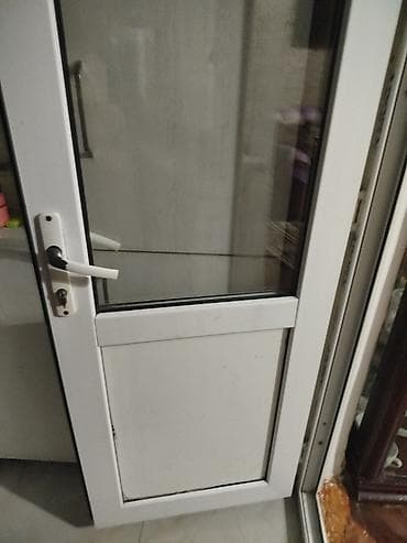 balka: PVC şüşəli qapı - Material: ağ rəngdə PVC profil (üzərində “ADOPEN” — 4