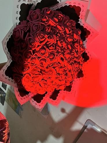 lego gul: Qırmızı 101 süni gül 35 azn kəpənək buketi 15 azn istənilən növ — 2