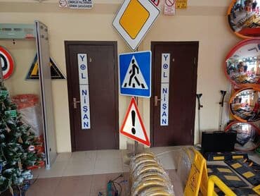 Obyekt teze bazarin yaninda(kohne) yerlesir.Obyekt 3 mertebeli 8