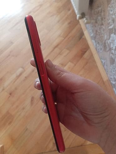 azercell modem internet paketleri: Qırmızı korpuslu smartfon - Ön hissədə damla tipli kamera çıxıntısı — 3