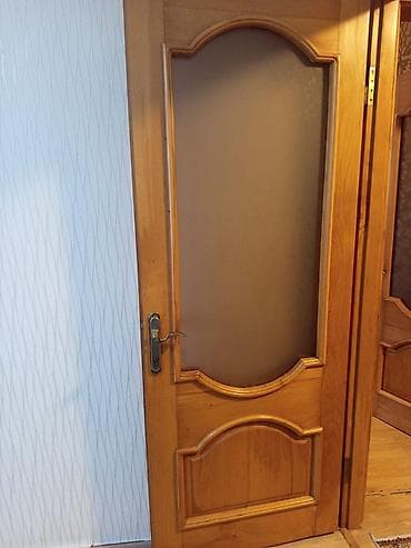 azərbaycan forması: Qapi 3eded 70azn biri 6ci mkr 4383 leli Taxta interyer qapısı - — 1