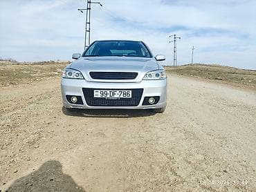 opeler: Model: Opel Astra G (hatchback) Kuzov: 5 qapı, gümüşü rəng Mühərrik — 2