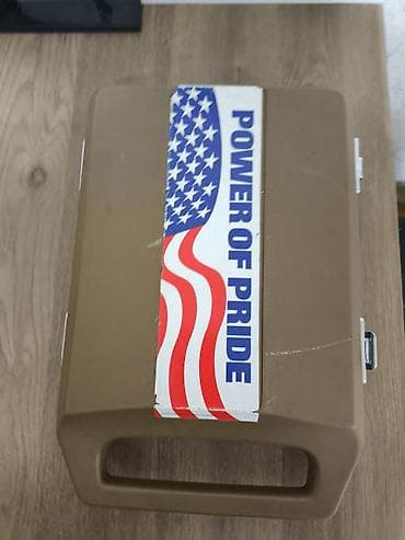 Məhsul: Daşıma çantası – “Power of Pride” temalı, mavi məxmər daxili