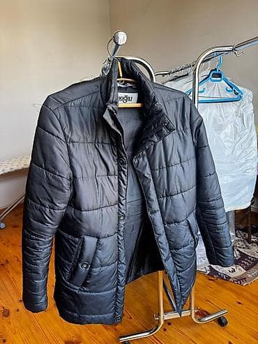 kurtka turk dilinde: Kişi qış gödəkçəsi – Kiğılı - Rəng: qara - Model: yastı tikişli, dizə — 2