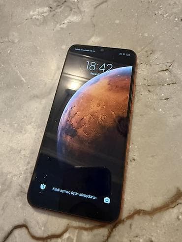 Xiaomi Redmi smartfon - Model: Redmi (arka qapaqda “Redmi” loqosu)