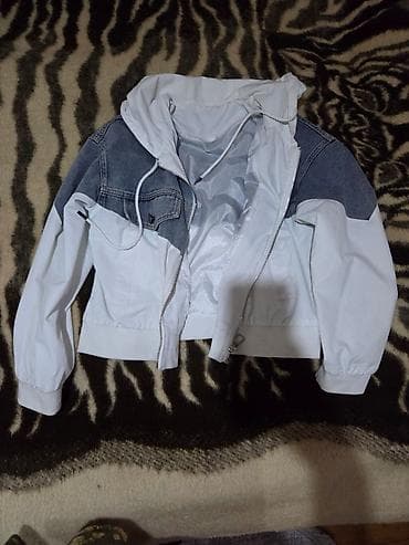 ağ paltar: Kadınlar üçün kapüşonlu yüngül gödəkçə - Model: qarışıq materiallı — 1