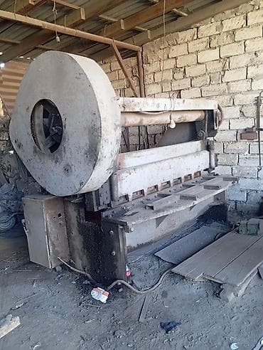 Оборудование для магазинов: Ağır sənaye üçün mexaniki gilotin qayçı və radial qazma dəzgahı — 2