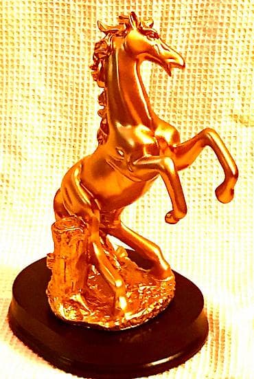 Продается необычная, оригинальная статуэтка Лошади. Абсолютно новая в