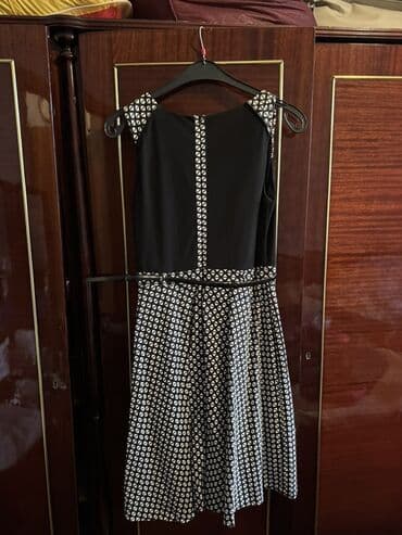 Moskviç: Qara-ağ dizaynlı qadın donu - Üst hissə: qara, V-kəsimli büzməli üst — 2