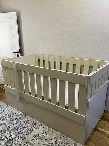 intex matras: Uşaq çarpayısı (beşik) – taxta konstruksiya, açıq bej rəng. - Yanları — 8