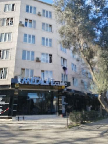 deluxe palace ev satilir: Bakı, Bakıxanov qəs., 1 otaqlı, Köhnə tikili, m. Neftçilər, 20 kv. m — 1