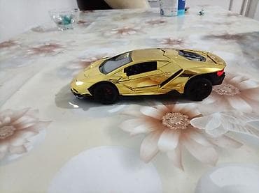 dvd diskler: Qızılı rəngli superkar model maşın (oyuncaq/kolleksiya) - Korpus — 3