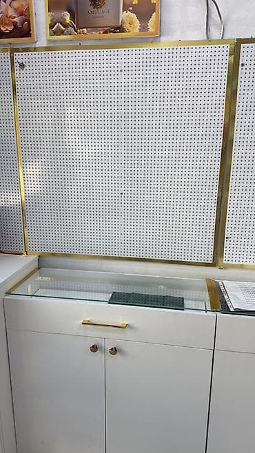 Bujiteriya Vitrini 450 Azn Xərcim Çıxıb 200 manata satıram üzərindəki