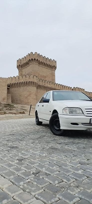 polsa masin bazari: Mercedes-Benz C-Class: 2 l | 2000 il Sedan — 4