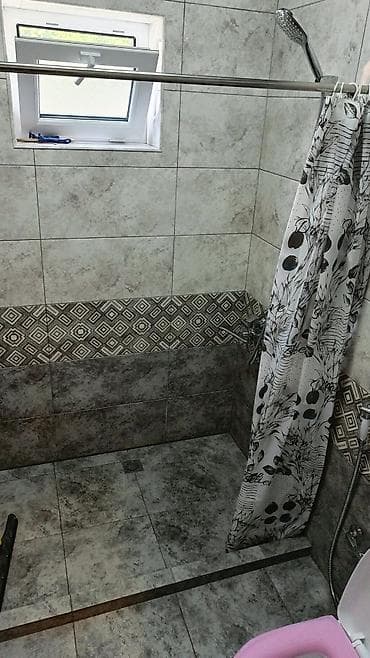 şirvanda kiraye ev: Qax rayonu Qaxbaş kəndində Kirayə ev. 2 yataq otağı var 5 nəfər — 8