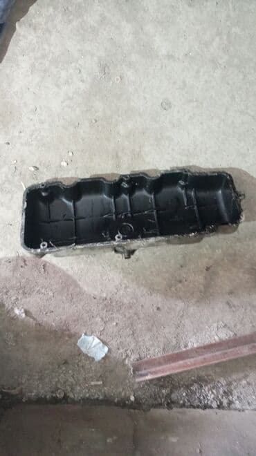 Mercedes-Benz: Məhsul: Mühərrik klapan qapağı Təsvir: - Şəkillərdə olan metal klapan — 2