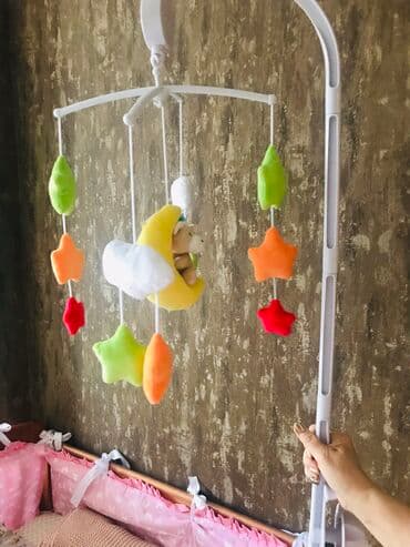 oyuncaq robot: Подвеска на детскую кровать . В отличном состоянии . Музыкальная и — 1