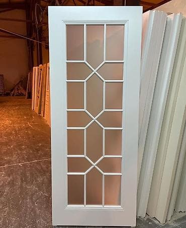 Ağ rəngli interyer qapısı – şüşəli model 160Azndən. - Material: ağ