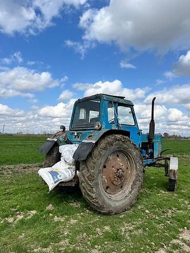 panarama ce kılas: Belarus MTZ tipli kənd təsərrüfatı traktoru - Rəng: mavi - Kabinli — 3