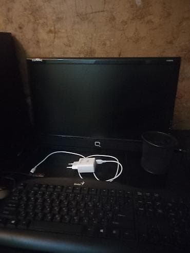 Compaq masaüstü kompüter dəsti Tərkib: - Compaq stolüstü sistem bloku