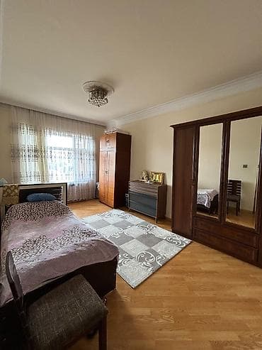 Bakı, Bakıxanov qəs., 4 otaqlı, Köhnə tikili, m. Neftçilər, 90 kv. m — 4