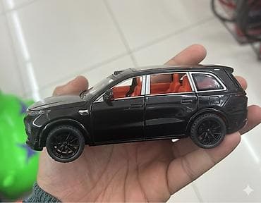 Metalı die-cast oyuncaq avtomobil – qara rəngli SUV modeli — 3
