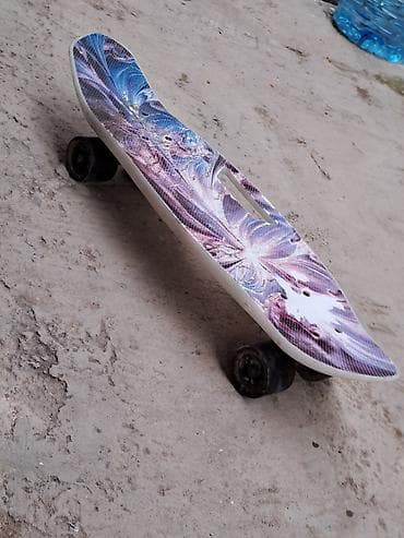 Plastik kruizer skeytbord - Korpus: yüngül və davamlı plastik gövdə