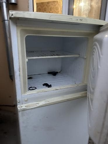 printer satilir: İki kameralı məişət soyuducusu - Üst bölmə: dondurucu. Raflı quruluş — 3
