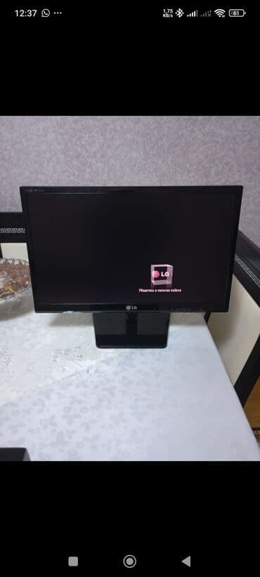 Masaüstü kompüterlər və iş stansiyaları: LG LCD monitor - Marka/model: LG (ekranda LG loqosu görünür) - Ekran — 3