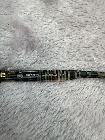 qizi: Gün eynəyi, Burberry — 3