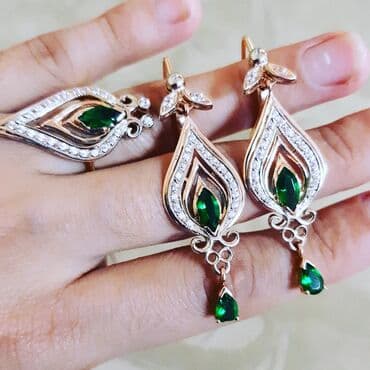 tək qaş: Dəstə daxildir: Üzük, Sırğa, Sarı qızıl, 585 Əyar, 1326 g — 1