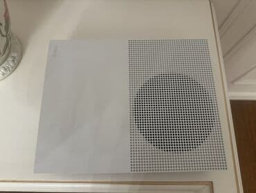 PS4 (Sony Playstation 4): Məhsul: Xbox One S oyun konsolu (ağ rəng) Təsvir: - Kompakt və səssiz — 2