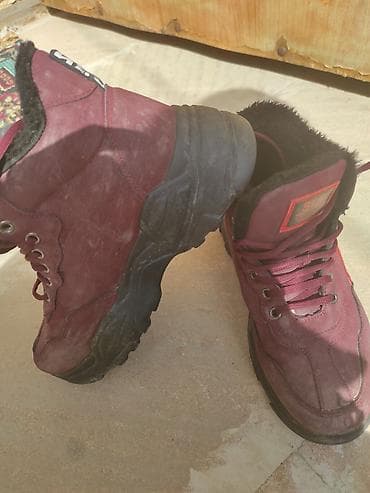 Səndəl və şəp-şüplər: Balenciaga firmasına məxsus yep-yeni sneaker 👟 istəyən yazsın 1 ay heç — 1