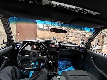 VAZ 2107, ağ rəng, sedan Xüsusiyyətlər: - Mexaniki sürətlər qutusu -